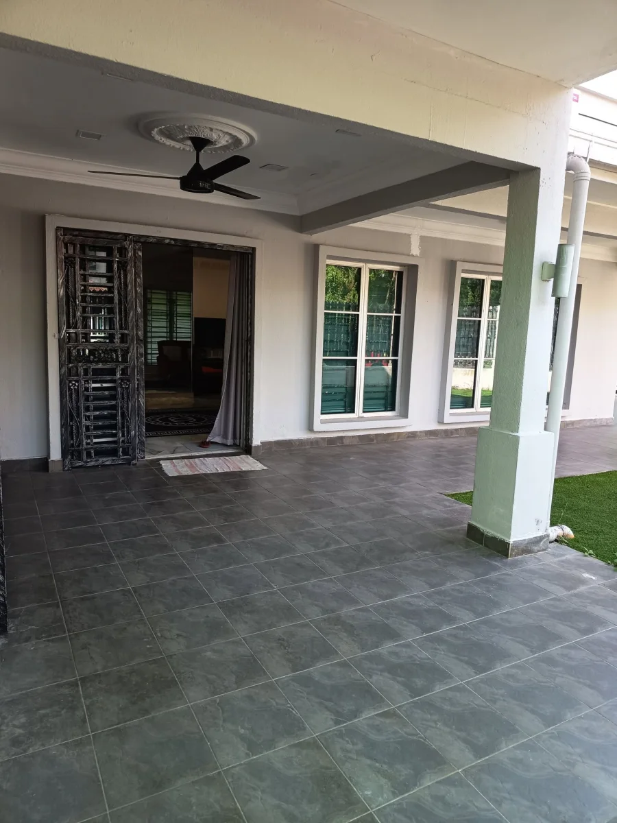 Covered tiled porch with a ceiling fan outside the entrance to Paradise Lodge